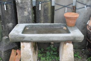 Lavandino in pietra 
