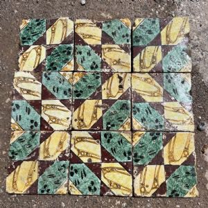 Maioliche gialle verdi e marroni