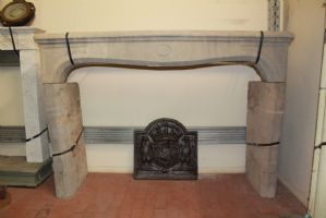 Antico camino in pietra calcarea