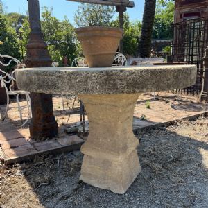 Tavolo in pietra
