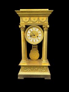 Gilt bronze mantel clock