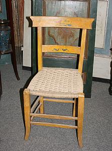 04 Bemalte Stühle aus den Marken, neu bestuhlt