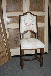 Gepolsterter Nussbaumstuhl
