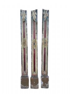 3 lackierte Pilaster