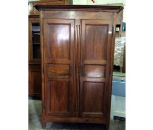 Louis XVI walnut wardrobe with 2 doors from Piedmont.