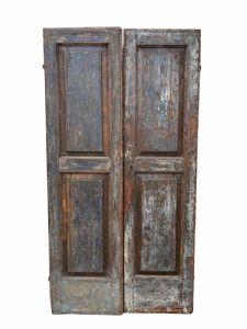 porta rustica con tracce di laccatura 