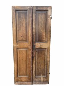 porta rustica con tracce di laccatura 