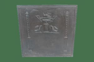 Antica ghisa da camino quadrata 