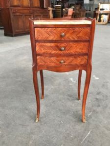 Elegante mesa de cabeceira Luís XV em jacarandá - Restaurada car 1864