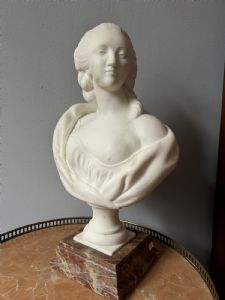 Busto di marmo bianco "Madame de Pompadour"
