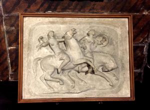 “LE DUE AMAZZONI” -  ALTORILIEVO IN CERAMICA – Opera di Emil Sutor  (19 giugno 1888 Offenburg - 13 agosto 1974 Karlsruhe)  Firmata e datata 1941