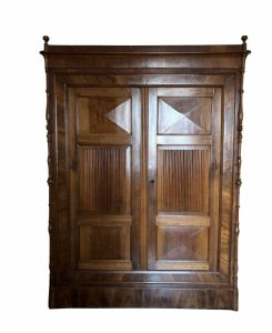 Wandmontierter Schrank aus Nussbaum