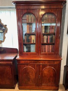 Großes Bücherregal aus Mahagoni, viktorianische Zeit.