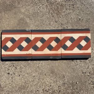 Bordo in pastina con disegno geometrico 