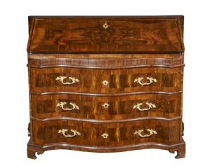 Venetian flap desk in walnut and walnut burl from the 1700s SOLD