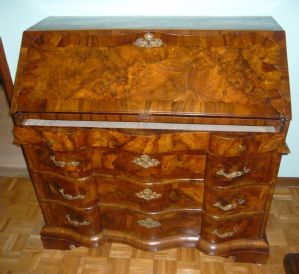 Ferrara Fall Front Desk