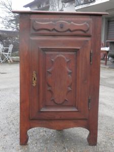 Eckschrank mit einer Tür