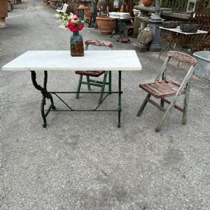 Tavolo rettangolare con base in ghisa