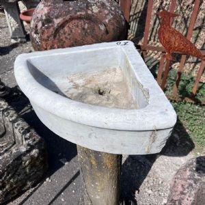 Acquasantiera in marmo 