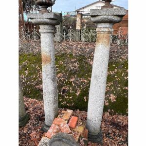 Coppia di colonne in granito