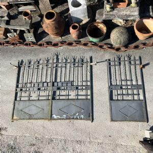 Cancello in ferro con pedonale