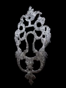 Bocchetta in ferro forgiato ed inciso XVII secolo 