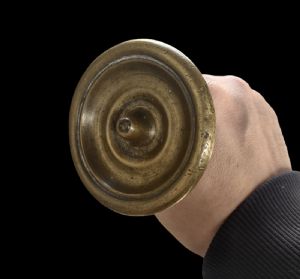 Grosso pomolo in bronzo Italia Centrale XVIII secolo 