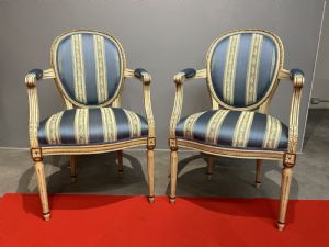 Belo par de poltronas em estilo Luís XVI, do século XIX