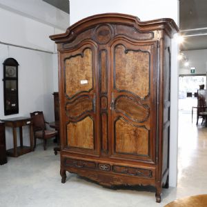 Großer provenzalischer Schrank