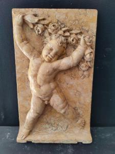  Pannello - Putto, Raffigurazione della Primavera - 61 x 37 cm - Marmo Giallo Reale - Venezia