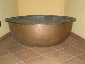 GRANDE VASCA/BACILE ANTICO IN RAME 