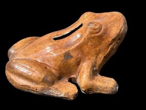 Glasierte Keramik-Spardose in Froschform.