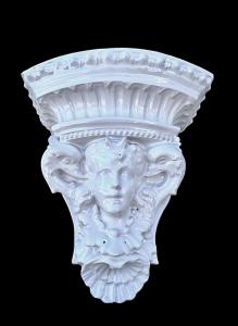 Mensola in maiolica bianca con figura femminile.Faenza.