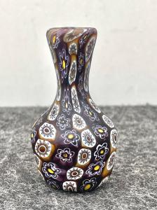 Vasetto murrina millefiori con sfondo marrone.Manifattura Fratelli Toso.Murano.