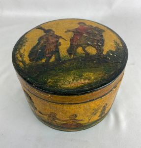 Scatola circolare decorata con figurine in carta 