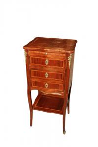 Tavolino Francese Luigi XV con cassetti e antina bronzi e pianetto scrittoio estraibile in legno di bois de violette XIX Secolo