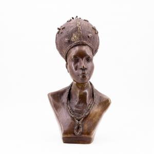 Scultura africana in bronzo, "Busto di donna con copricapo", Epoca Metà '900African bronze sculpture, "Bust of woman with headdress," Mid-20th Century Era