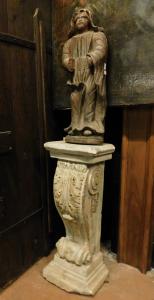 dars420 - colonna in cemento, con foglia d'acanto scolpita, misura cm l 36 x h 95 x p. 27