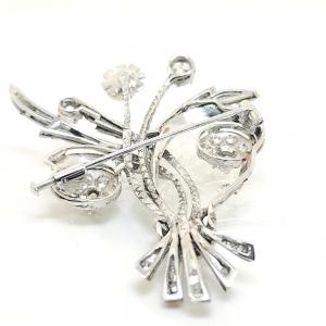 Spilla in oro con diamanti e perla