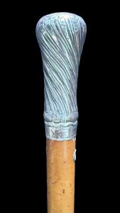 Bastone da cerimonia ‘compagnon’ in argento con motivo inciso a spirale.
