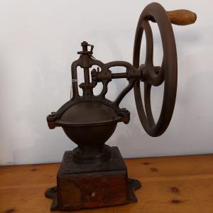 Macina caffè in ferro  e ghisa