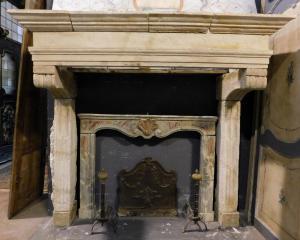 chp332 - stone fireplace, 16th/17th century, cm W 200 x H 184 x D 77