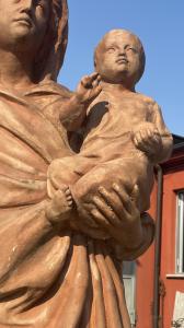 Große Terrakotta-Skulptur: Madonna mit Kind - Foto 9
