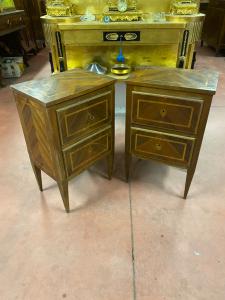 Coppia di comodini in noce 48 × 35x 79 altezza