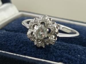 ANELLO A FIORE CON DIAMANTI