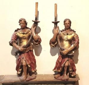 Antica coppia di angeli reggicero in legno policromo XVII  SECOLO