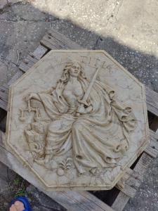 Medaglione ottagonale in Marmo Nembro - La Giustizia - 57 x 57 cm - Venezia 