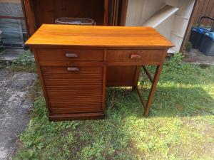 Roll-top desk