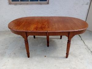 Extendable oval table. 197cm length x 106cm width, 330cm max extension.