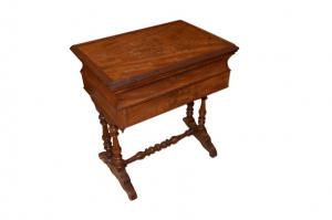 French Directoire style toilet table from the 1800s in mahogany wood